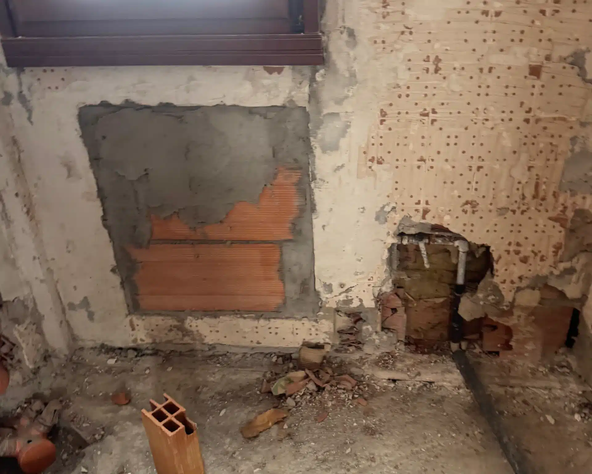 Bagno smantellato prima del rifacimento completo